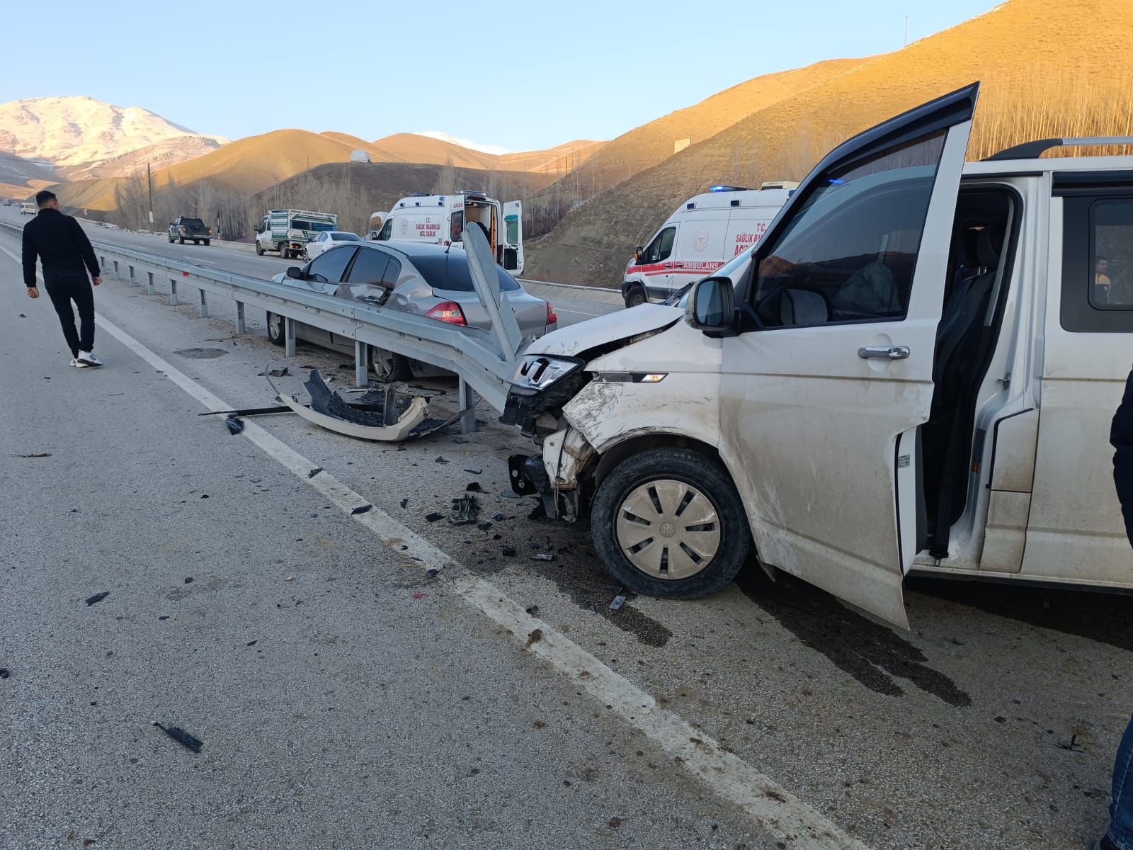 Yüksekova’da trafik kazası: 3 kişi yaralandı