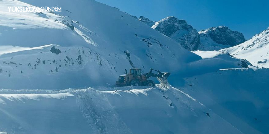 Hakkari'de karla mücadele çalışması