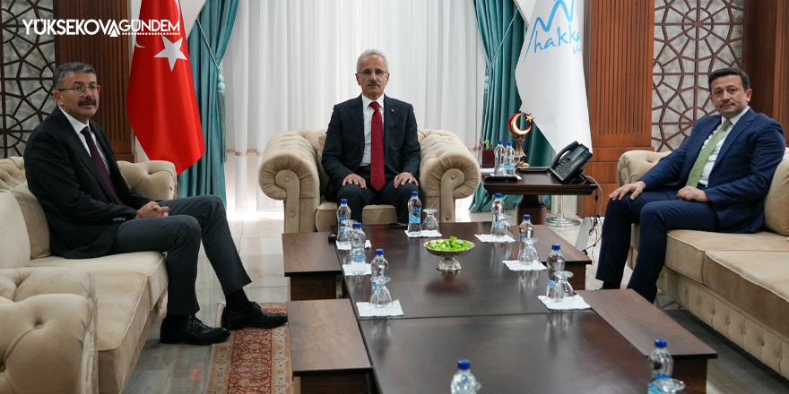 Ulaştırma ve Altyapı Bakanı Uraloğlu, Hakkari Valiliği’ni Ziyaret Etti