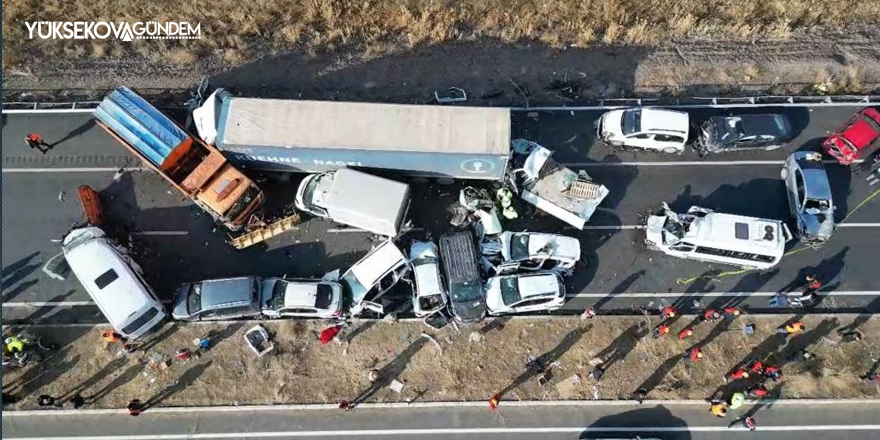 Van'daki zincirleme trafik kazalarına 35 araç karıştı