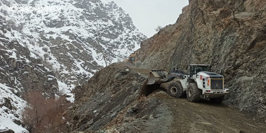 Hakkari'de Köy Yolları Kışa Hazırlanıyor