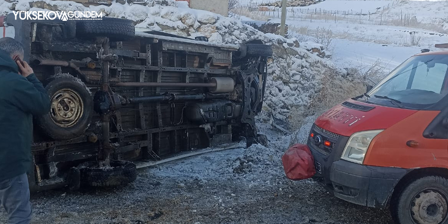 Yüksekova'da öğretmenleri taşıyan servis yan yattı: 11 kişi yaralandı