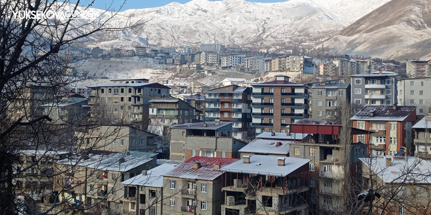 Hakkari'de kar yağışı yerini soğuk havaya yerini bıraktı