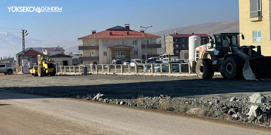 Yüksekova Devlet Hastanesi giriş yolu için genişletme ve asfaltlama çalışmaları başladı