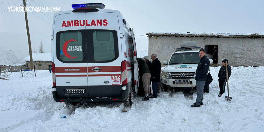 Yüksekova'da kar engeline rağmen 72 yaşındaki hasta hastaneye ulaştırıldı