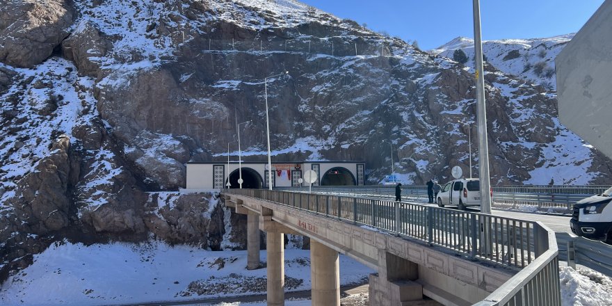 Yüksekova Yeni Köprü Tüneli Trafiğe Açıldı