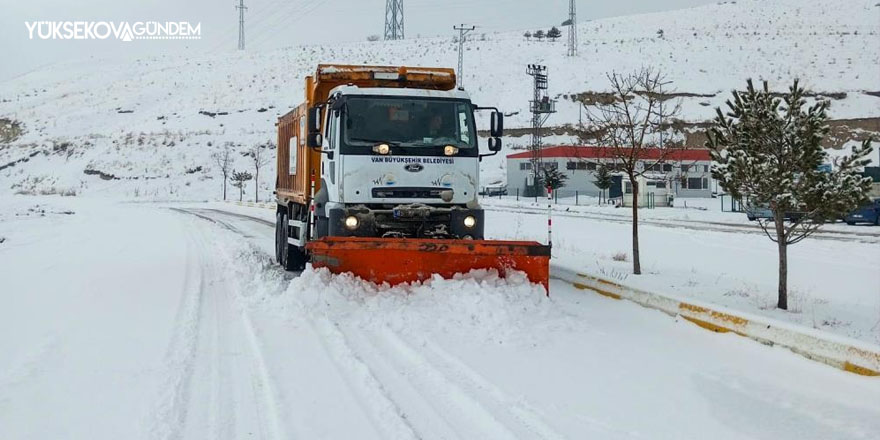 Van’da 255 yerleşim yerinin yolu ulaşıma kapandı