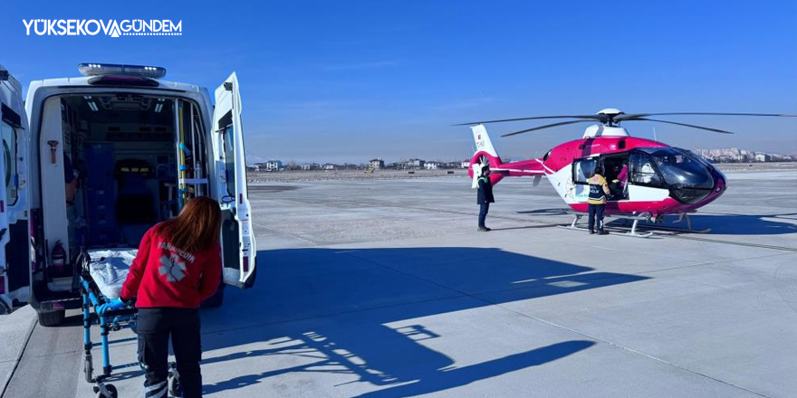 Hamile kadın ambulans helikopter ile Van'a getirildi