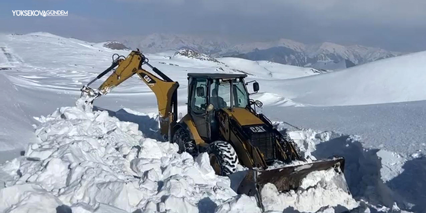 Kar kalınlığı yer yer 2 metreye ulaşan bölgede çalışmalar sürüyor