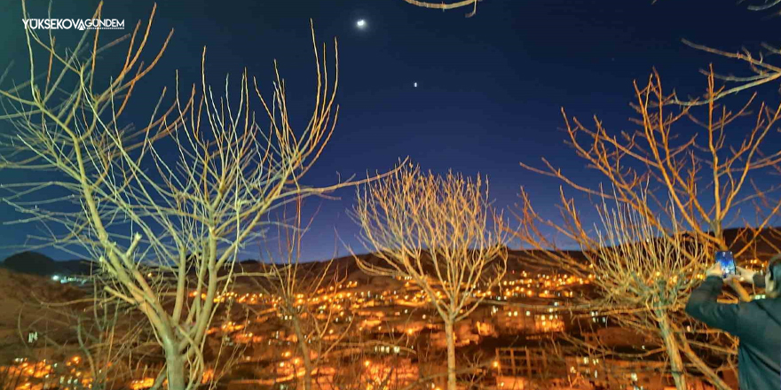 Hakkari’de ay ve venüs bir arada