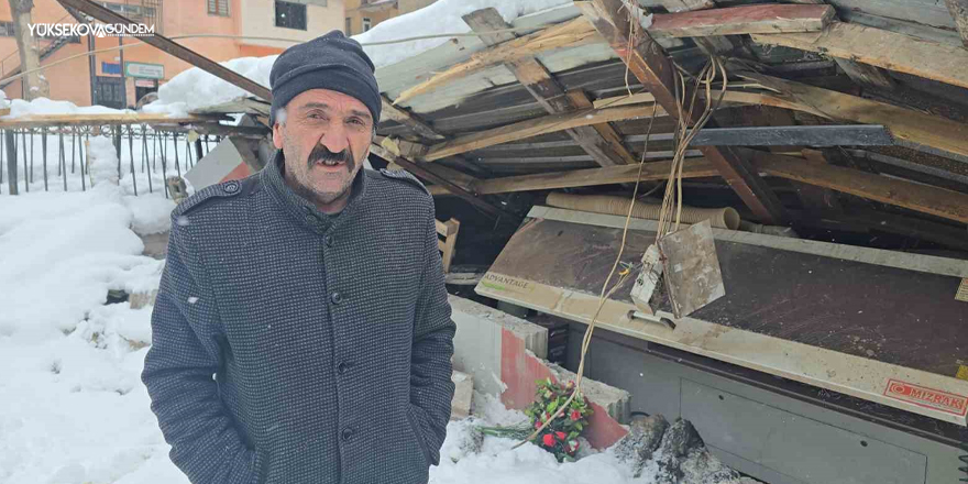 Hakkari’de karın ağırlığına dayanamayan atölyenin çatısı çöktü