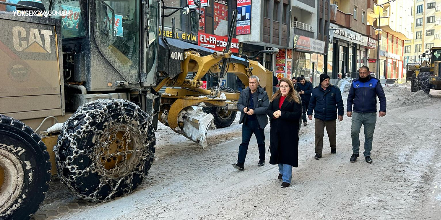 Yüksekova Belediyesi, Ara Sokaklarda Kar Temizleme Çalışmalarını Tamamladı