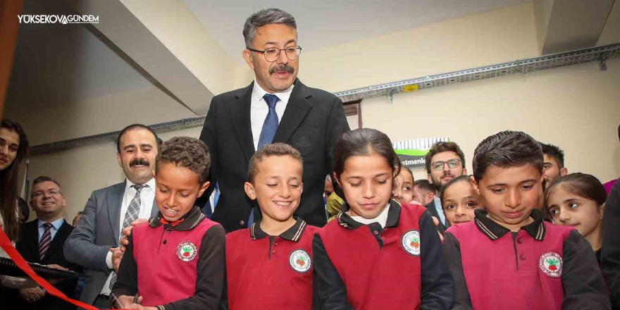 Hakkari’de "Bir Bavul Kitap Kütüphanesi" açıldı