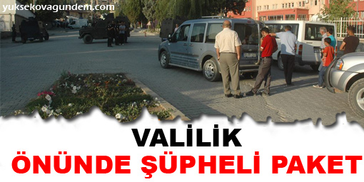 Valilik önünde şüpheli paket